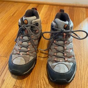 Merrell hiking boots Women’sa sz 10, 41